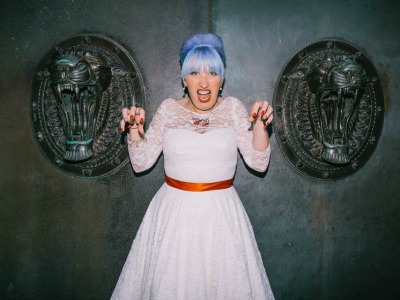 Bonjour, Blogger! Bonjour, Blogger! : Laura image 1
